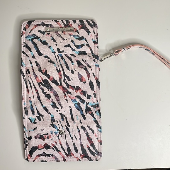 Betsey Johnson Xocelly clutch tri-fold wallet wristlet in pale pink animal print - Picture 8 of 12